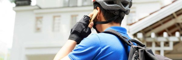delivery-man-calling-custome-reverse-N357YNV-e1590688747739.jpg